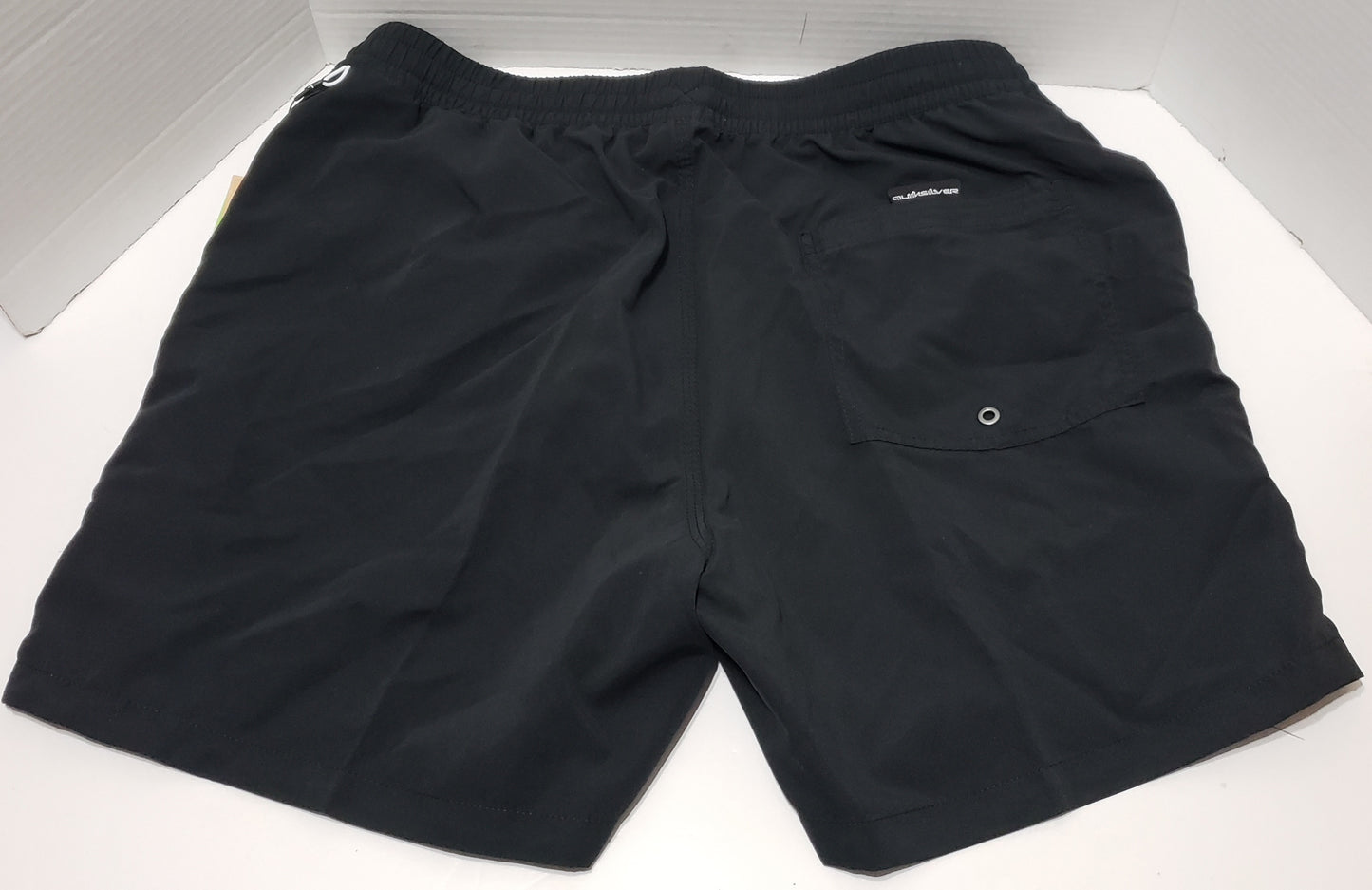 Quiksilver Volley 16" Boardshorts - Men's Large