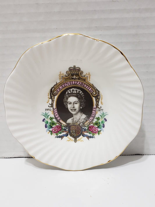 Queen Elizabeth II Silver Jubilee Plate - Vintage 1977 - 4.75"