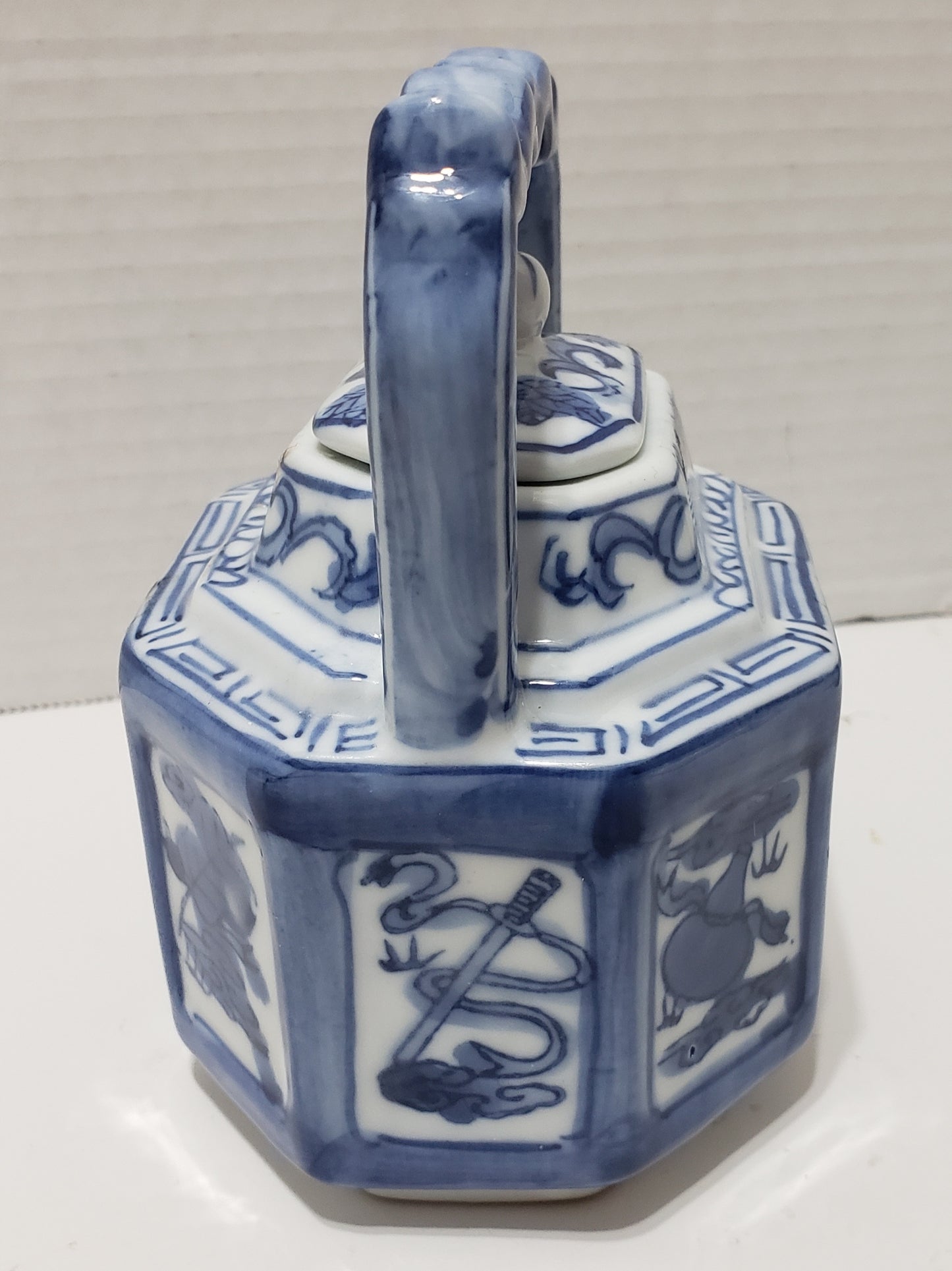 Théière chinoise en porcelaine de la dynastie Quinlong Chien Long - Vintage