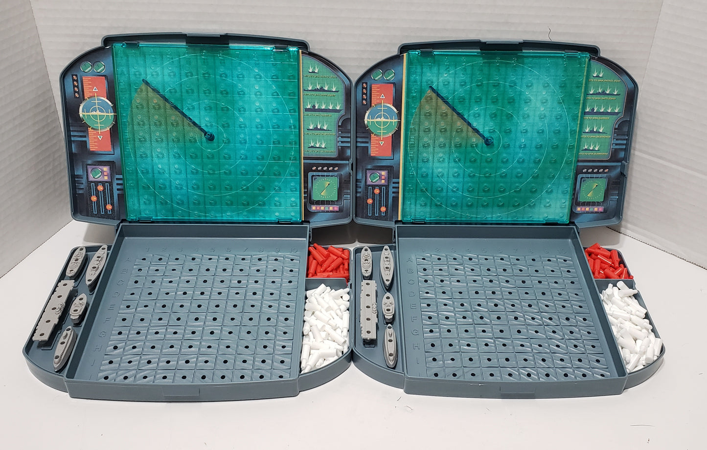 Battleship: The Classic Naval Combat Game - 1998