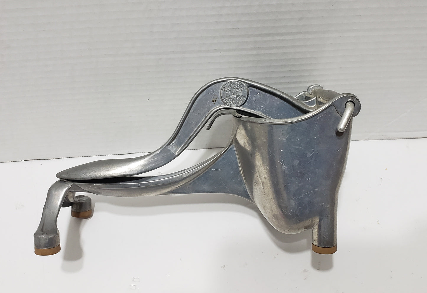 Presse-agrumes en aluminium Wear-Ever - Vintage