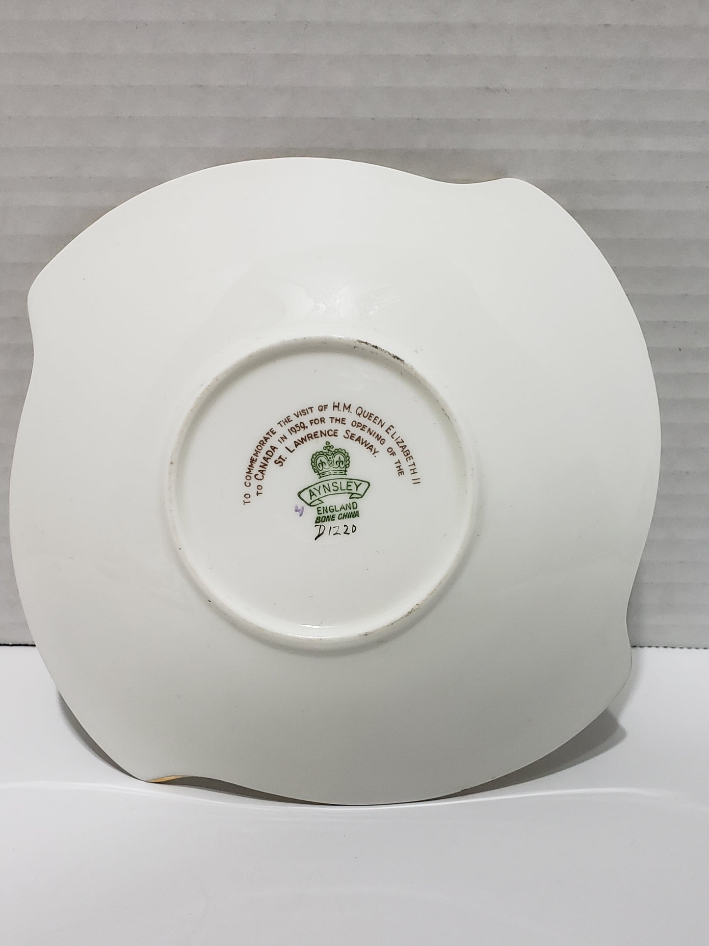 Queen Elizabeth II Commemorate Plate Visit To Canada In 1959 - 6"