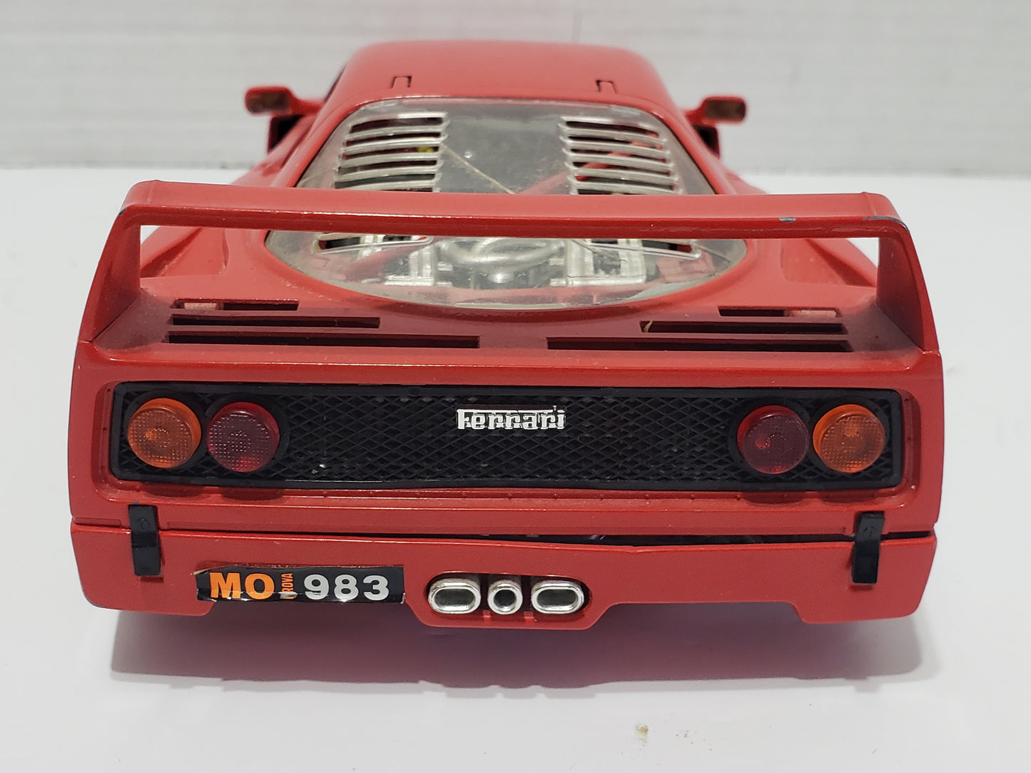 Burago 1987 Ferarri F40 Diecast Car, Italia Red - 1/18 Scale